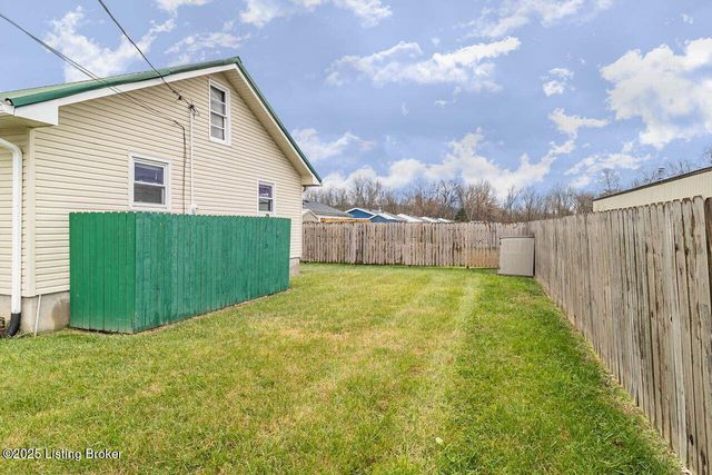 227 Cedar Grove Rd, Shepherdsville, KY 40165