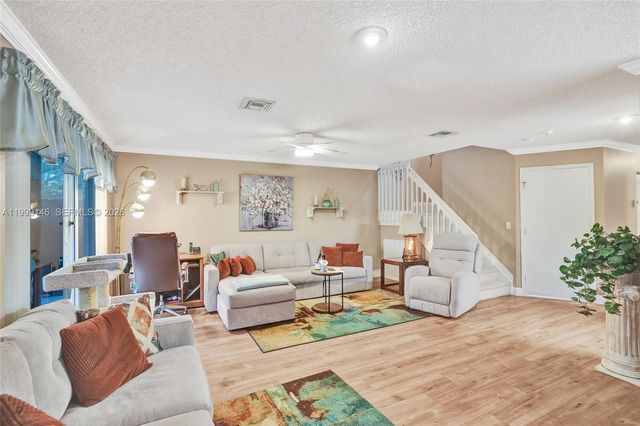 11155 SW 17th Mnr, Davie, FL 33324