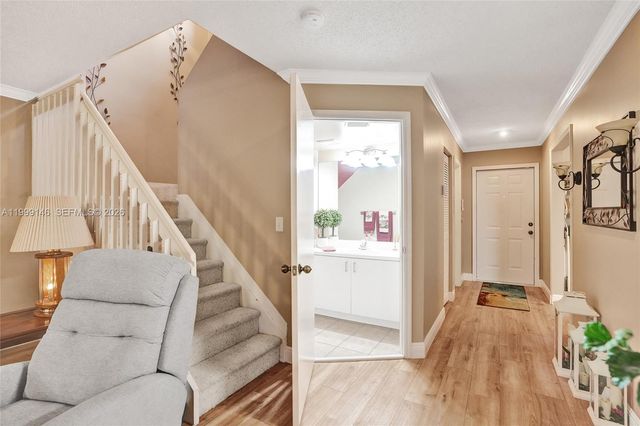 11155 SW 17th Mnr, Davie, FL 33324