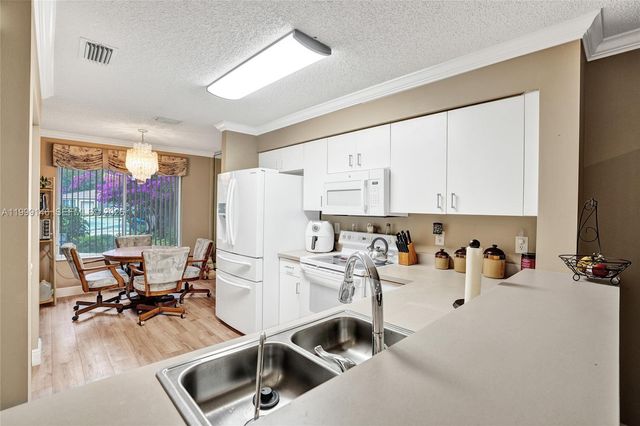 11155 SW 17th Mnr, Davie, FL 33324