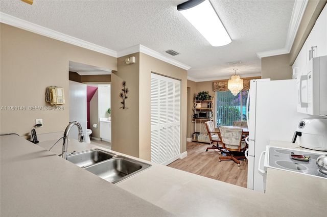 11155 SW 17th Mnr, Davie, FL 33324