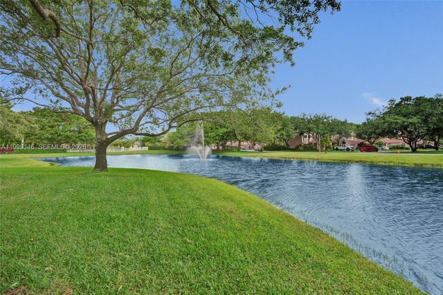 11155 SW 17th Mnr, Davie, FL 33324