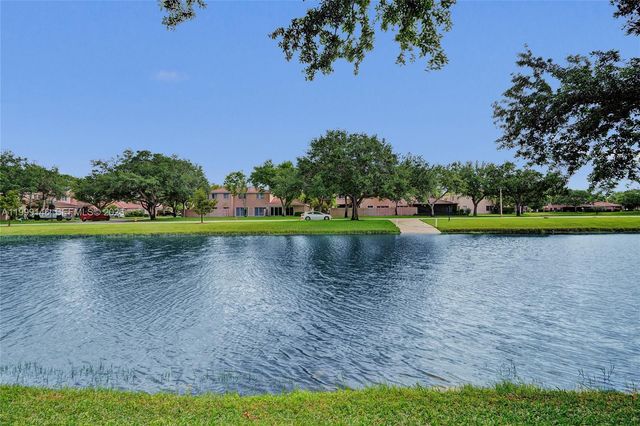 11155 SW 17th Mnr, Davie, FL 33324