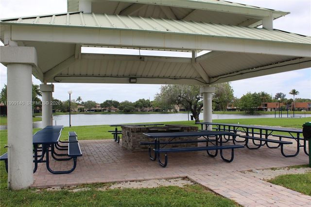 11155 SW 17th Mnr, Davie, FL 33324