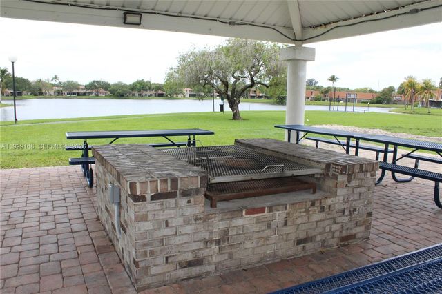 11155 SW 17th Mnr, Davie, FL 33324