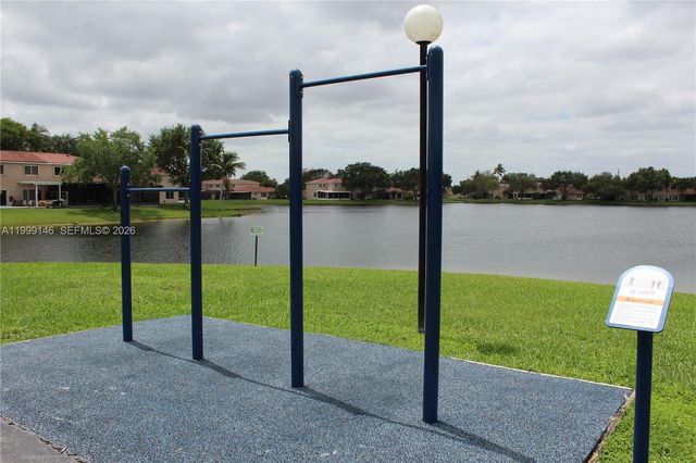 11155 SW 17th Mnr, Davie, FL 33324