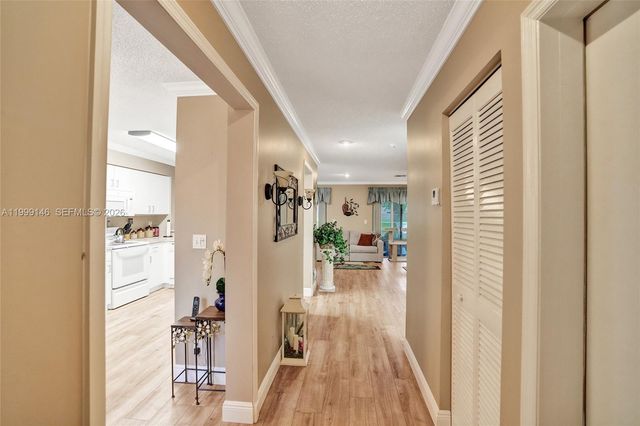 11155 SW 17th Mnr, Davie, FL 33324