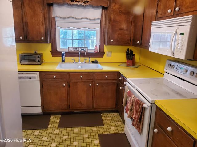 206 Staffordshire Road, Greenville, NC 27834