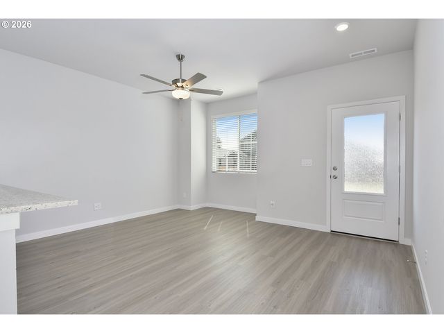 1255 PARKSIDE Ave, Woodburn, OR 97071