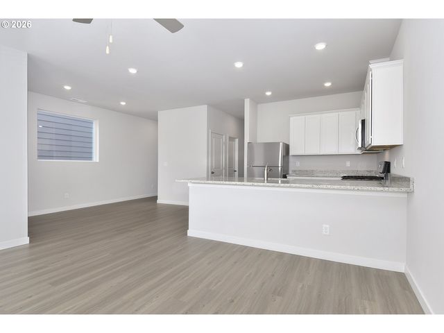 1255 PARKSIDE Ave, Woodburn, OR 97071