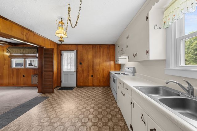 122 Anderson Dr, Tullahoma, TN 37388
