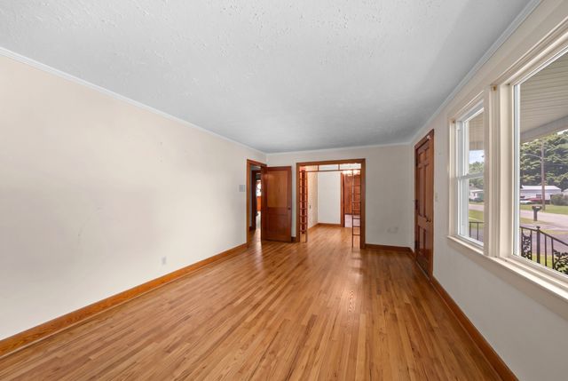 122 Anderson Dr, Tullahoma, TN 37388