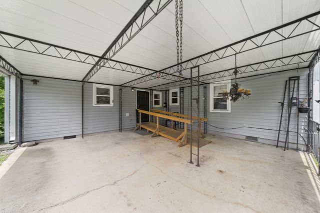 122 Anderson Dr, Tullahoma, TN 37388