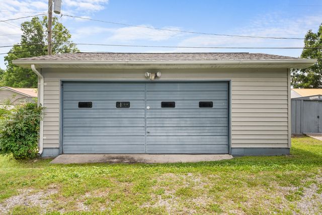 122 Anderson Dr, Tullahoma, TN 37388