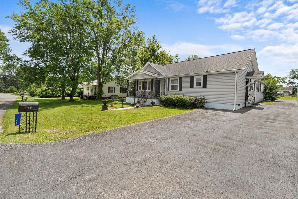 122 Anderson Dr, Tullahoma, TN 37388