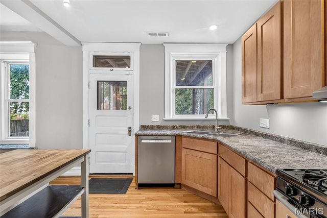 4928 Berthold Avenue, St Louis, MO 63110