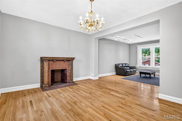 4928 Berthold Avenue, St Louis, MO 63110