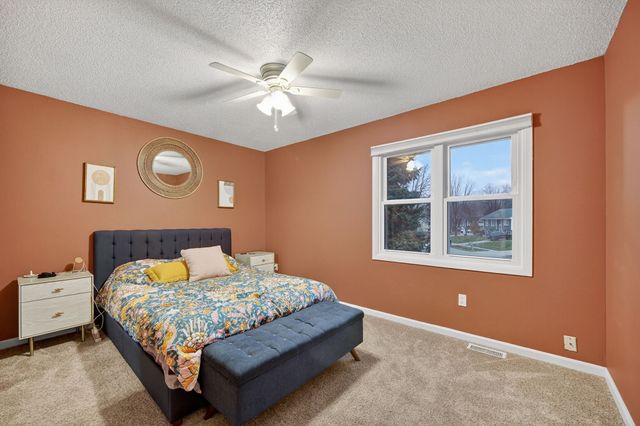 2218 E Caulder Court, Des Moines, IA 50320