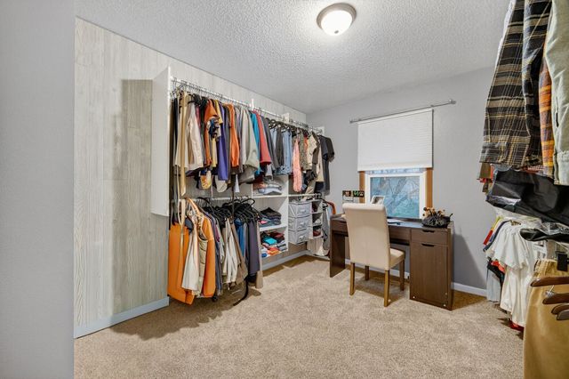 2218 E Caulder Court, Des Moines, IA 50320