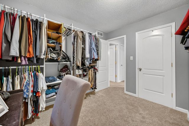 2218 E Caulder Court, Des Moines, IA 50320