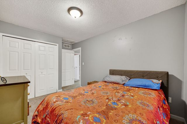 2218 E Caulder Court, Des Moines, IA 50320