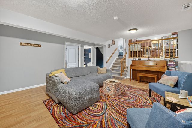 2218 E Caulder Court, Des Moines, IA 50320