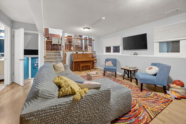 2218 E Caulder Court, Des Moines, IA 50320