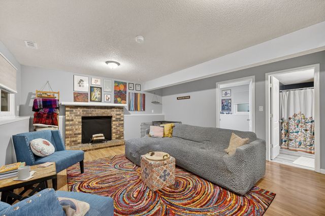 2218 E Caulder Court, Des Moines, IA 50320