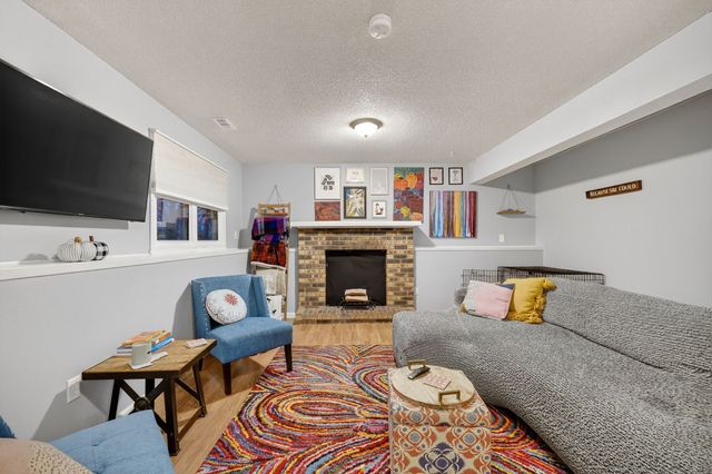 2218 E Caulder Court, Des Moines, IA 50320