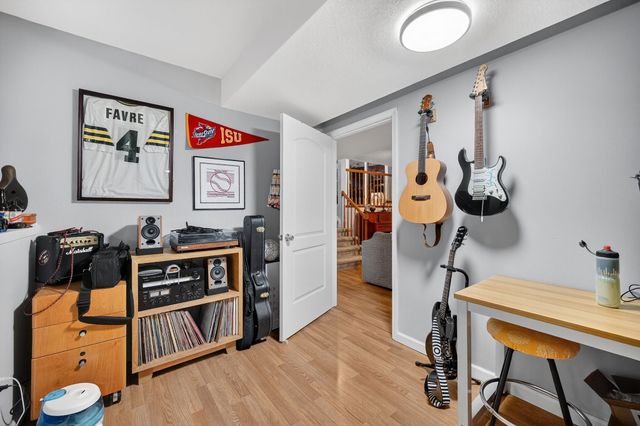 2218 E Caulder Court, Des Moines, IA 50320