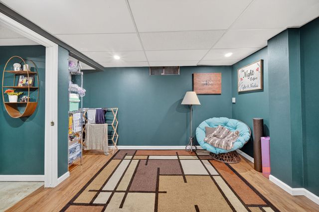 2218 E Caulder Court, Des Moines, IA 50320