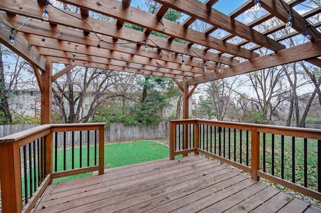 2218 E Caulder Court, Des Moines, IA 50320