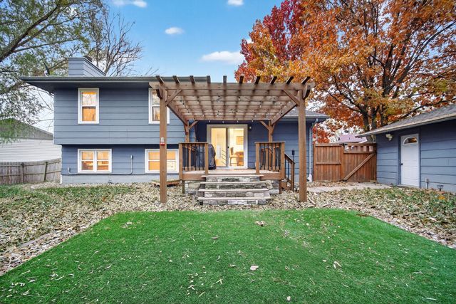 2218 E Caulder Court, Des Moines, IA 50320