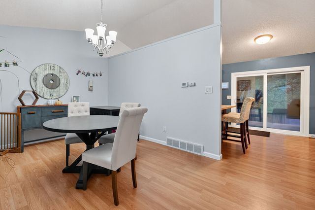 2218 E Caulder Court, Des Moines, IA 50320