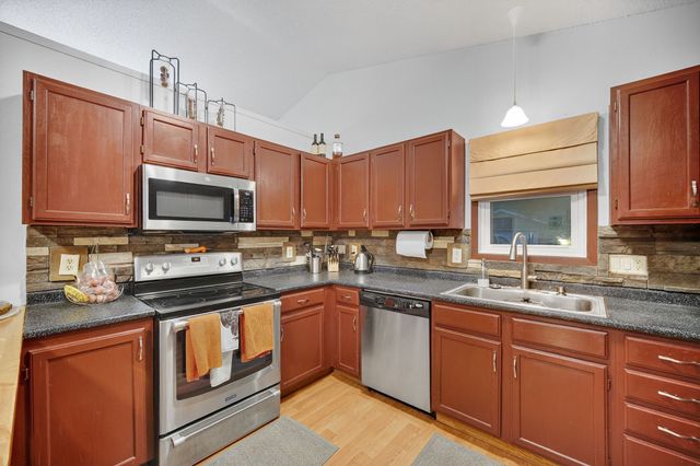 2218 E Caulder Court, Des Moines, IA 50320