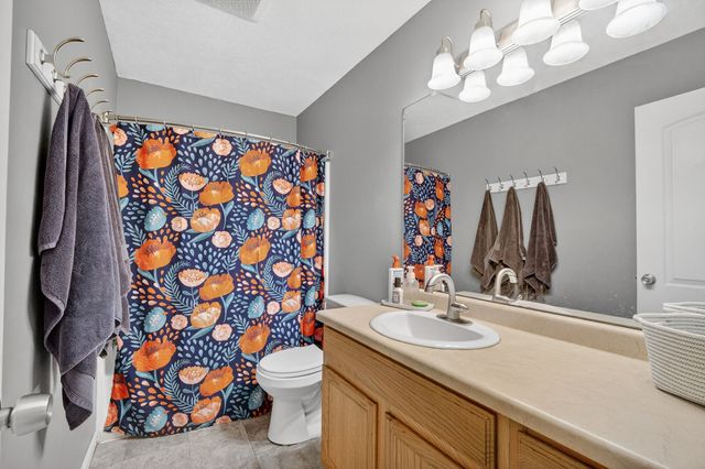 2218 E Caulder Court, Des Moines, IA 50320