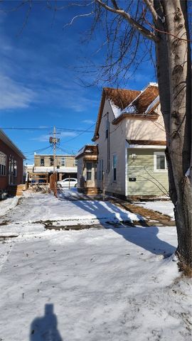 209 5th St W, Vinton, IA 52349