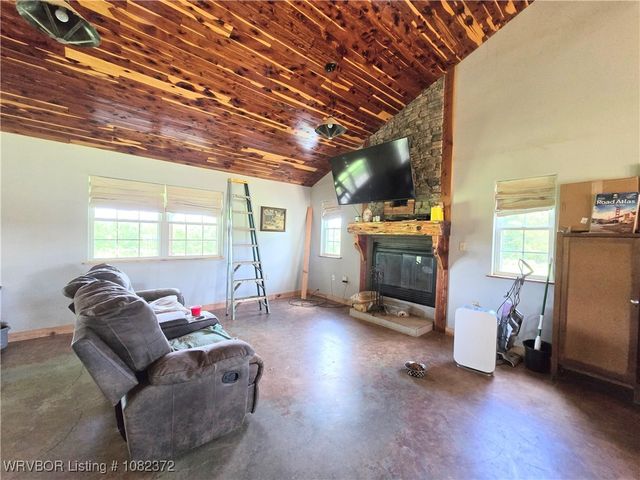 16009 Bradshaw Lane, Mountainburg, AR 72946
