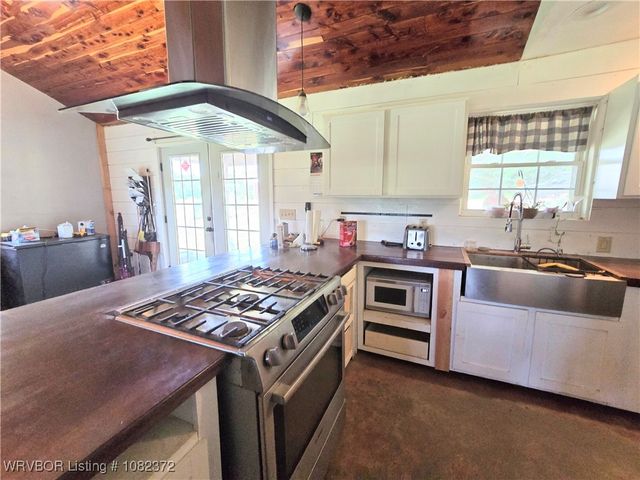 16009 Bradshaw Lane, Mountainburg, AR 72946