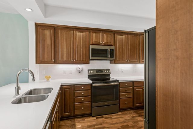 1830 Eagle Ridge Drive 3001, Mendota Heights, MN 55118