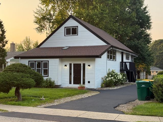 337 Woodland Drive, Grayslake, IL 60030