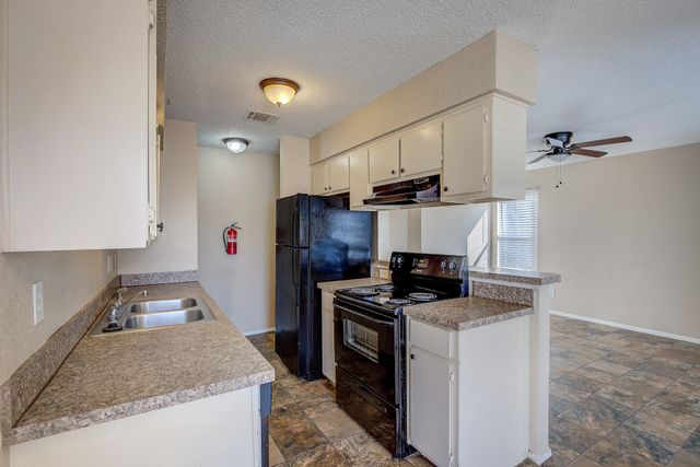 5113 Herrick Court C, Haltom City, TX 76117