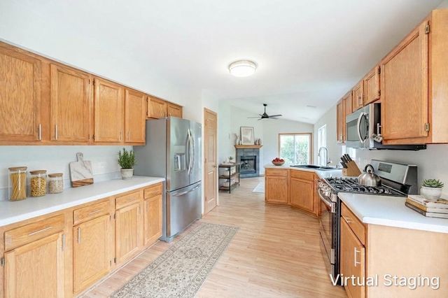 654 Anderson Drive, Lake In The Hills, IL 60156