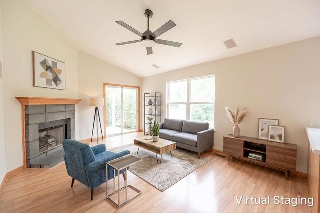 654 Anderson Drive, Lake In The Hills, IL 60156