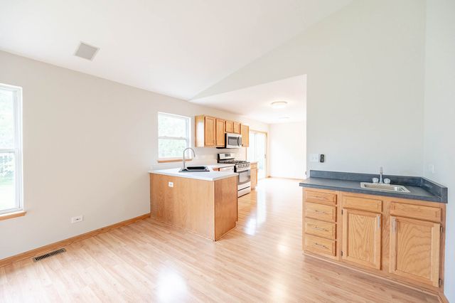 654 Anderson Drive, Lake In The Hills, IL 60156