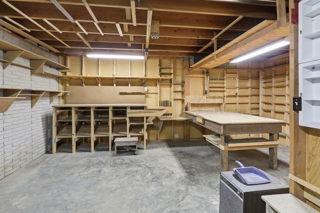 211 Jackson Street, Leighton, IA 50143