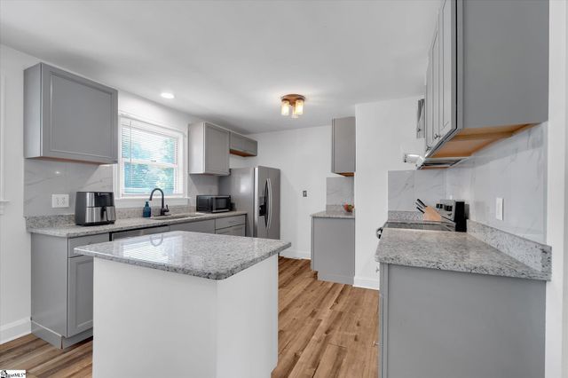 305 Pine Knoll Drive, Greenville, SC 29609