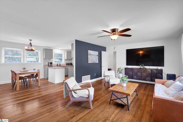 305 Pine Knoll Drive, Greenville, SC 29609