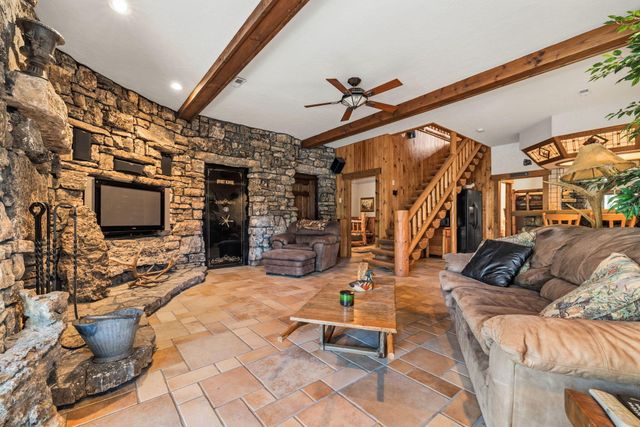 863 Collins Lane, Galena, MO 65656