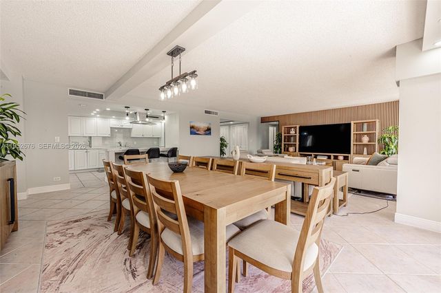 1800 NE 114th St 909, Miami, FL 33181